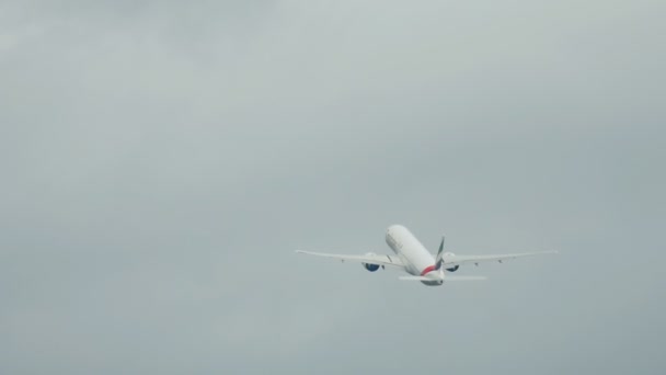 Décollage du Boeing 777 Emirates — Video