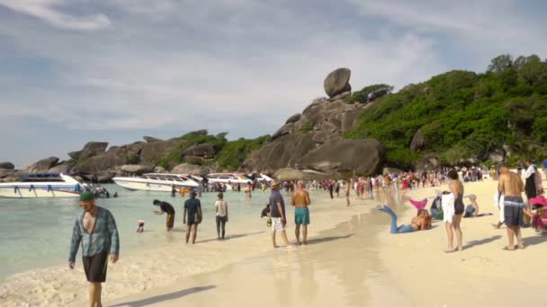 Ön Similan nationalpark tropisk strand i thailand — Stockvideo