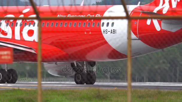 Trafiken på Phukets flygplats — Stockvideo