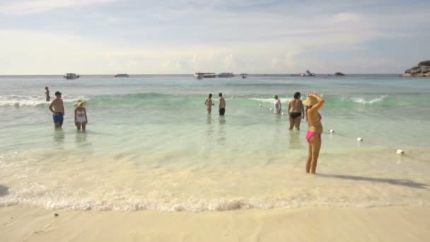 Similan wyspie tropikalnej plaży park narodowy w Tajlandii — Wideo stockowe