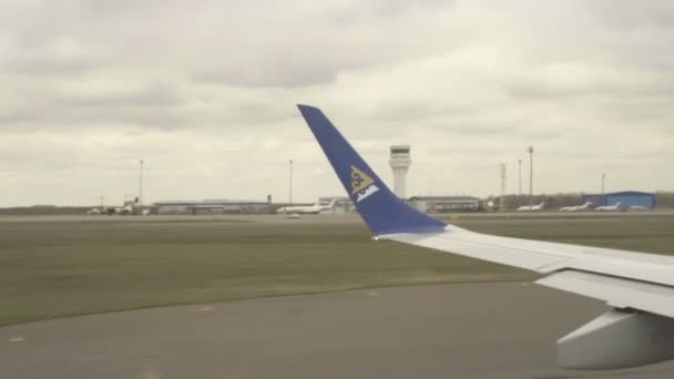 Before take-off, accelerating on runway — Stock Video