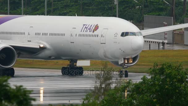 Verkehr am Flughafen Phuket — Stockvideo