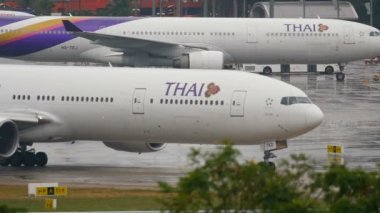 Phuket havaalanında trafik vardı.