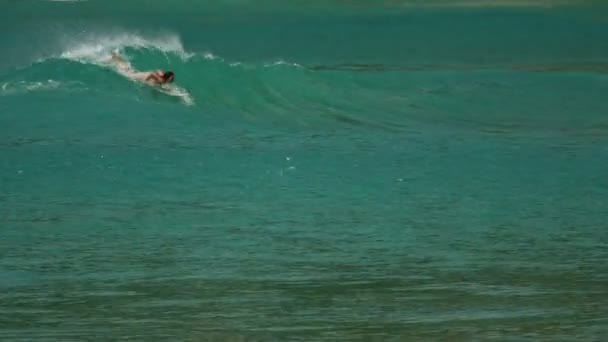 Vågor på the beach i Nai Harn, Thailand — Stockvideo