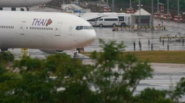 Phuket havaalanında trafik vardı.