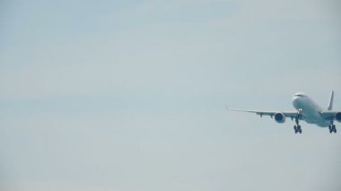 Uçak Airbus 330 açılış