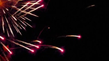 Akşamları yanıp sönen havai fişek