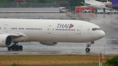 Phuket havaalanında trafik vardı.