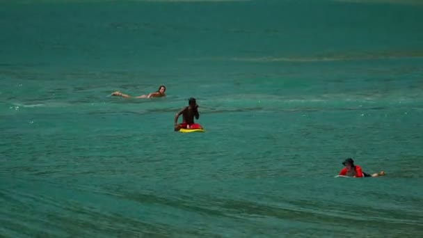 波浪对奈汉海滩，泰国 — 图库视频影像