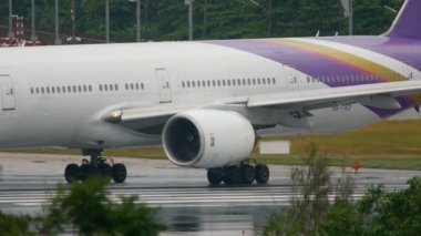 Phuket havaalanında trafik vardı.