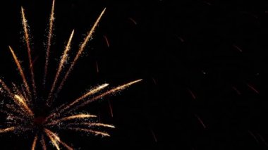 Akşamları yanıp sönen havai fişek