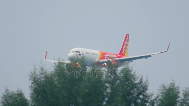 Avião Airbus 320 se aproximando — Vídeo de Stock