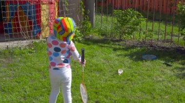 badminton raket ile kız