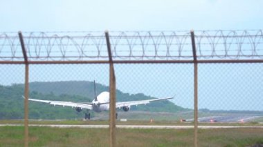 Uçak Airbus 330 açılış