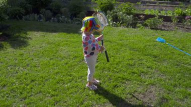 badminton raket ile kız