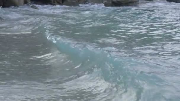 Бирюзовая волна, замедленная съемка — стоковое видео
