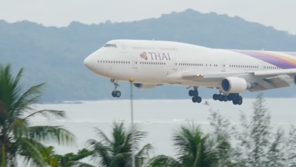 Flugzeug Boeing 747 bei der Landung — Stockvideo
