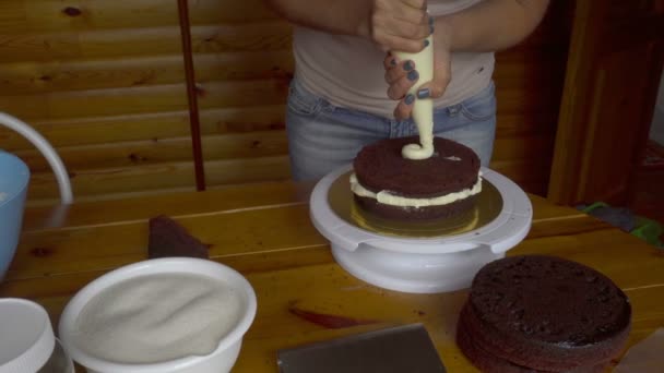 Cucinare la torta in casa — Video Stock