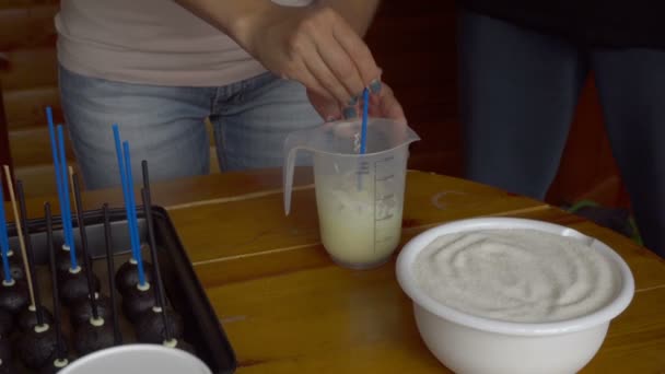 家里做蛋糕持久性有机污染物 — 图库视频影像
