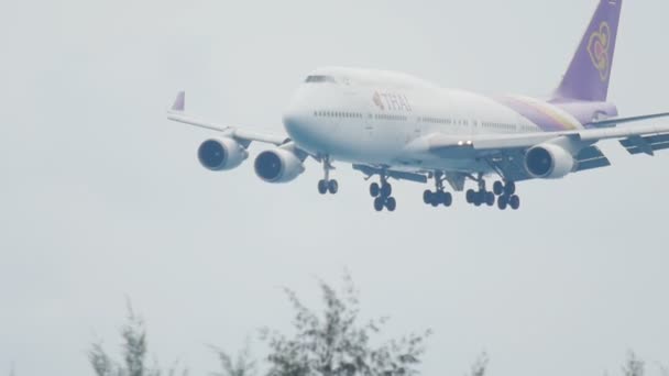 Flugzeug Boeing 747 bei der Landung — Stockvideo