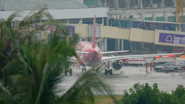 Avión en rodaje después del aterrizaje — Vídeo de stock