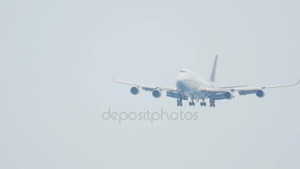 Boeing 747 uçağı iniyor. — Stok video