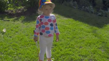 badminton raket ile kız