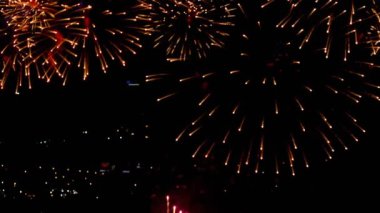 Akşamları yanıp sönen havai fişek