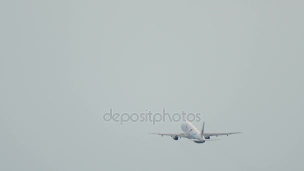 Bangkok Air Airbus 320 departure — Stock Video