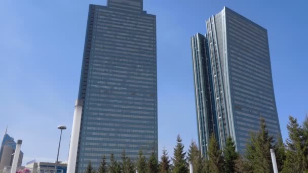 Wolkenkrabbers van Astana — Stockvideo