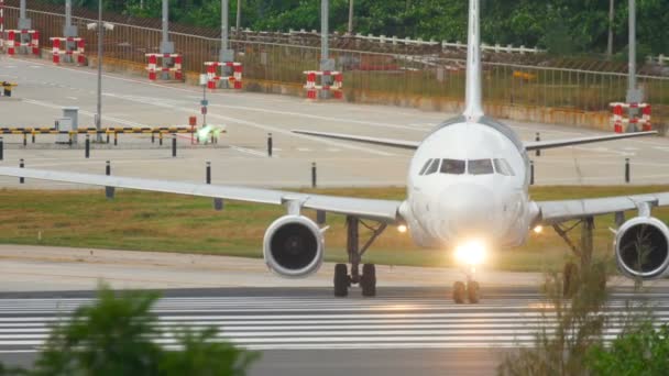 Bangkok Air Airbus 320 taxning — Stockvideo