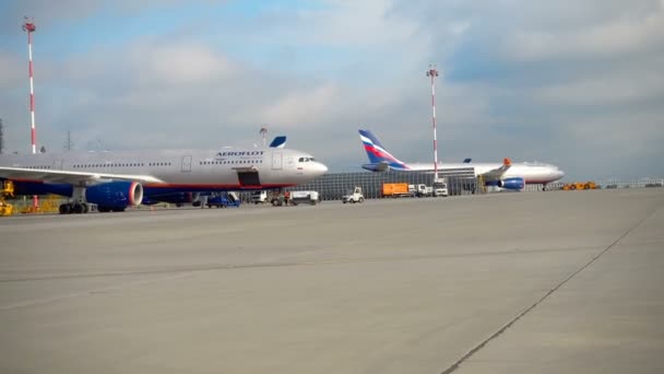 Pesawat Aeroflot di apron Bandar Udara Sheremetyevo — Stok Video