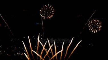 Akşamları yanıp sönen havai fişek