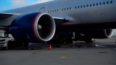 Uçağı kalkışa hazırlıyorum..