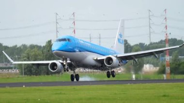 KLM Cityhopper Embraer 175 inişi