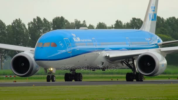 KLM Boeing 787 Dreamliner indulás előtt — Stock videók