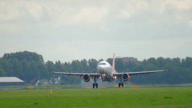 EasyJet Airbus 319 kalkış