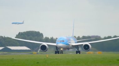 TUI sinek Dreamliner hızlandırmak kalkış daha önce