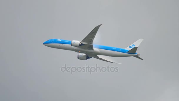 KLM Dreamliner salida — Vídeo de stock
