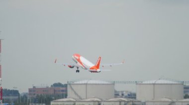 Uçak Easyjet kalkış