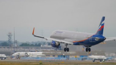 Frankfurt 'a inen uçak