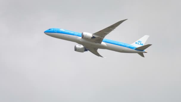 KLM Dreamliner avgång — Stockvideo