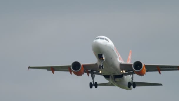 EasyJet Airbus 319 descolagem — Vídeo de Stock