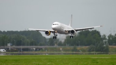 Vueling Airbus 320 inişi