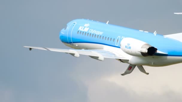 KLM Cityhopper Fokker 70 737 — 图库视频影像