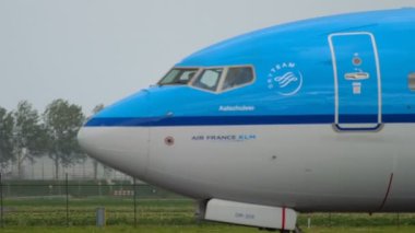 KLM Boeing 737 kalkış önce Taksilemek