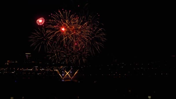 Fireworks blinkande på kvällen — Stockvideo