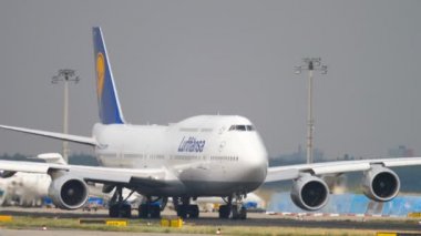 Lufthansa Boeing 747 Taksilemek