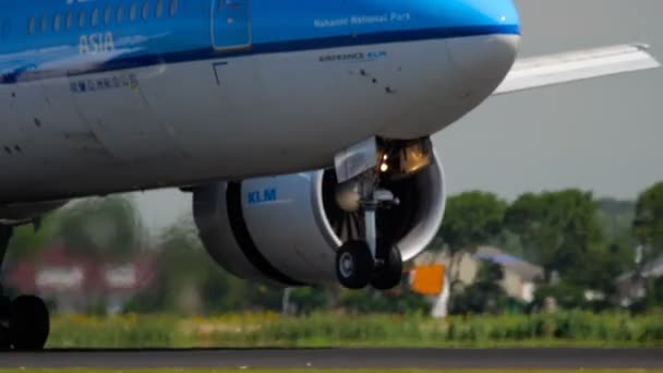 KLM Boeing 777 aterrizaje — Vídeo de stock