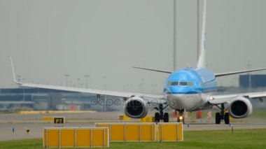 KLM Boeing 737 kalkış önce Taksilemek
